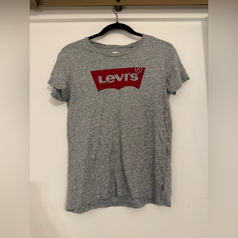 Women’s Levi's Heather Gray Cotton Tee with Red Logo - Picture 2 of 6
